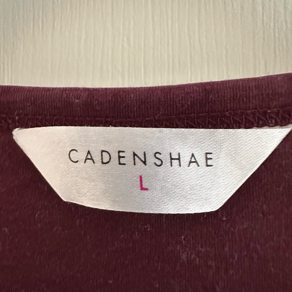 Cadenshae tee shirt, large - Picture 4 of 5